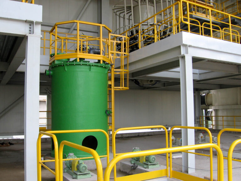 zbiorniki magazynowe w przemyśle chemicznym wymagania i bezpieczeństwo